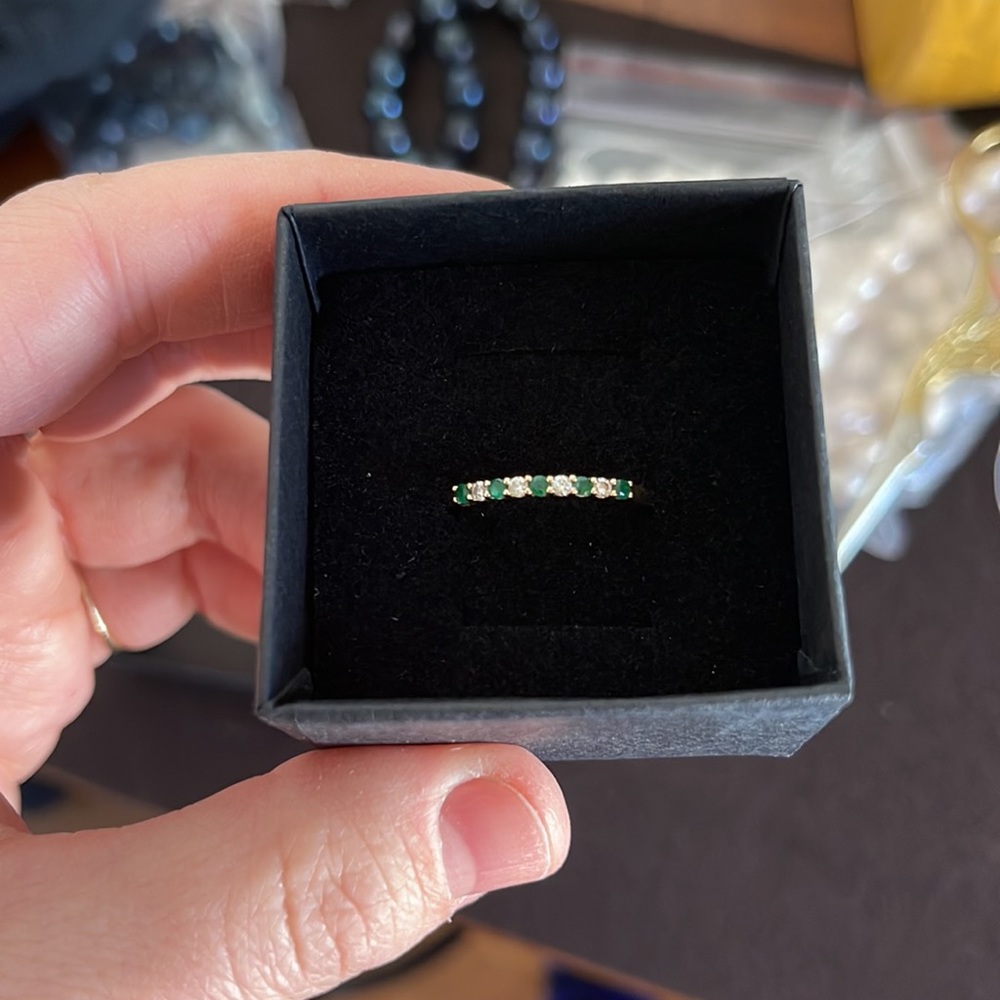 Elegant Green and Silver Women's Ring